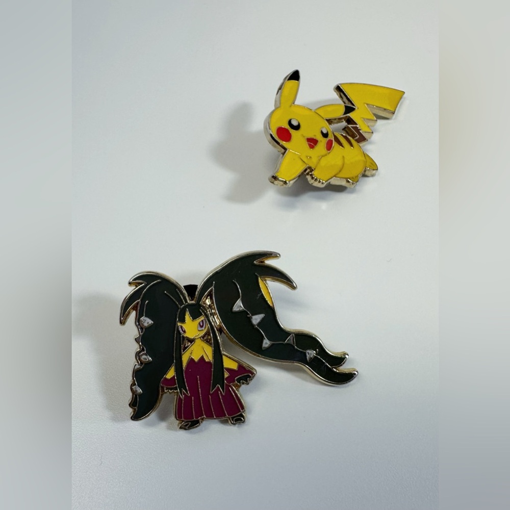 2 Pokémon Official Pins